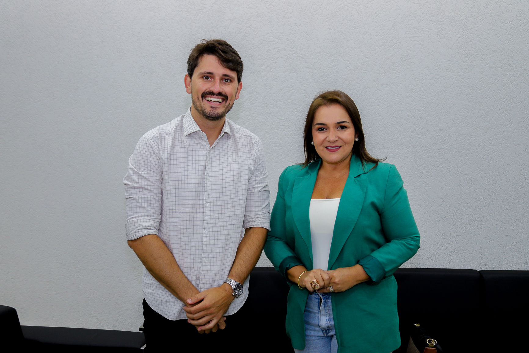 Presidente da Assomasul Thalles Tomazelli recebe a Prefeita de Campo Grande Adriane Lopes na entidade.
