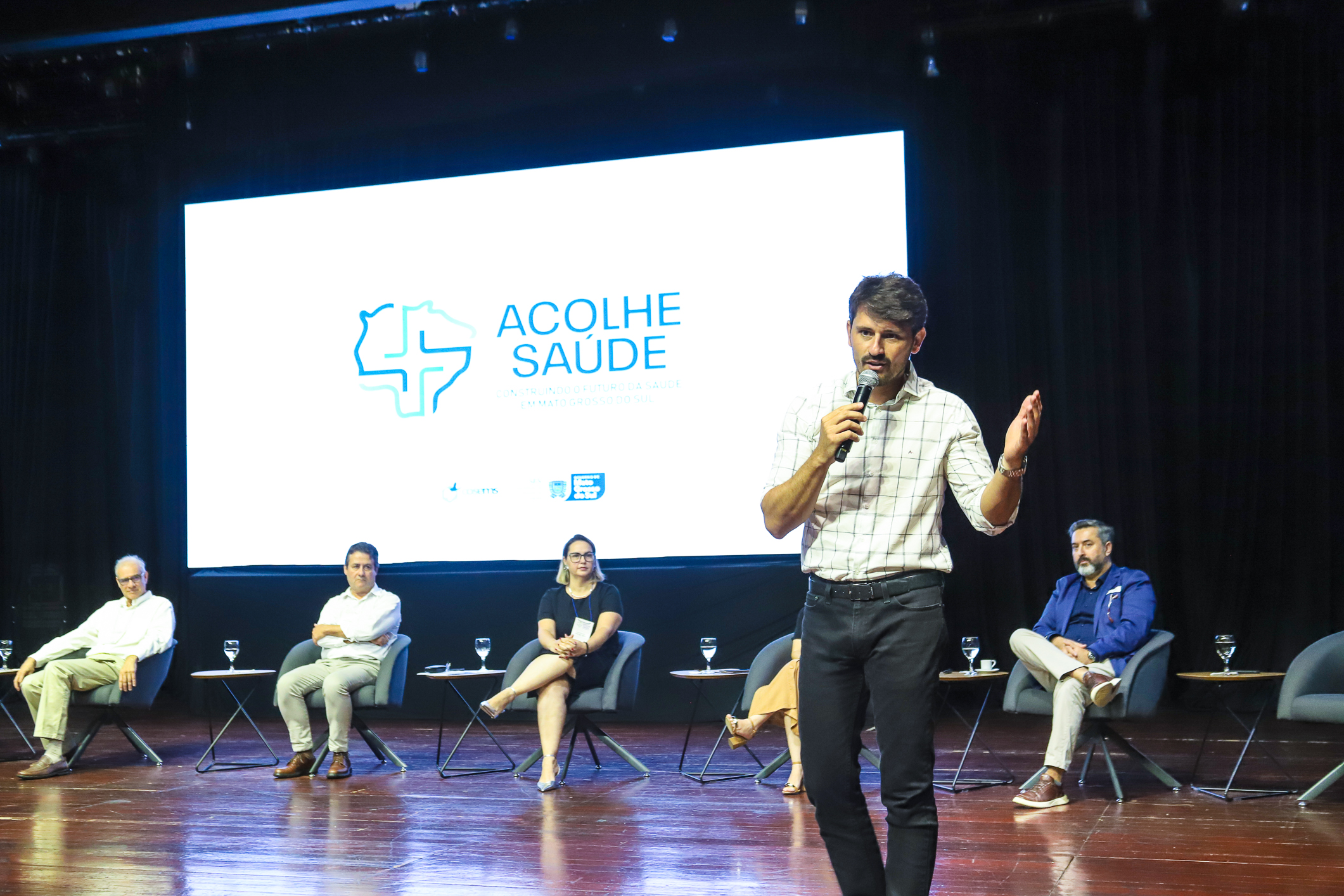 Presidente da Assomasul Thalles Tomazelli de Itaquiraí participa da Cerimônia de Abertura do Acolhe Saúde COSEMS 27 02 2025.