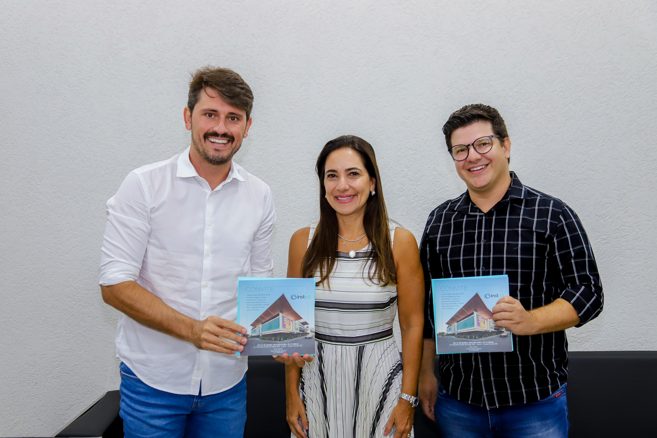 Presidente da Assomasul Thalles Tomazelli de Itaquiraí acompanhado do Tesoureiro Geral o prefeito José Natan de Aparecida do Taboado recebe Diretora da Insted, Neca Chaves Bumlai.