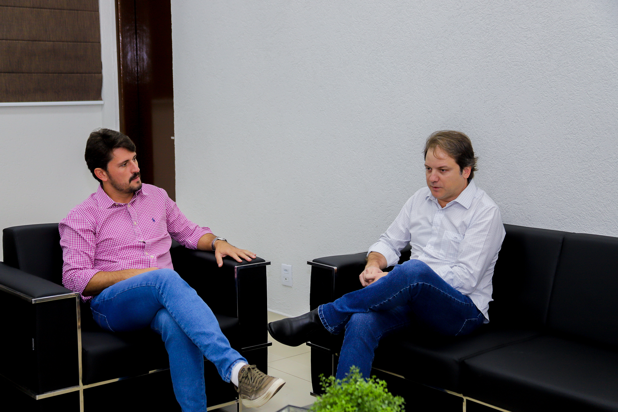 Presidente da Assomasul Thalles Tomazelli cumpre agenda na entidade com várias autoridades políticas.
