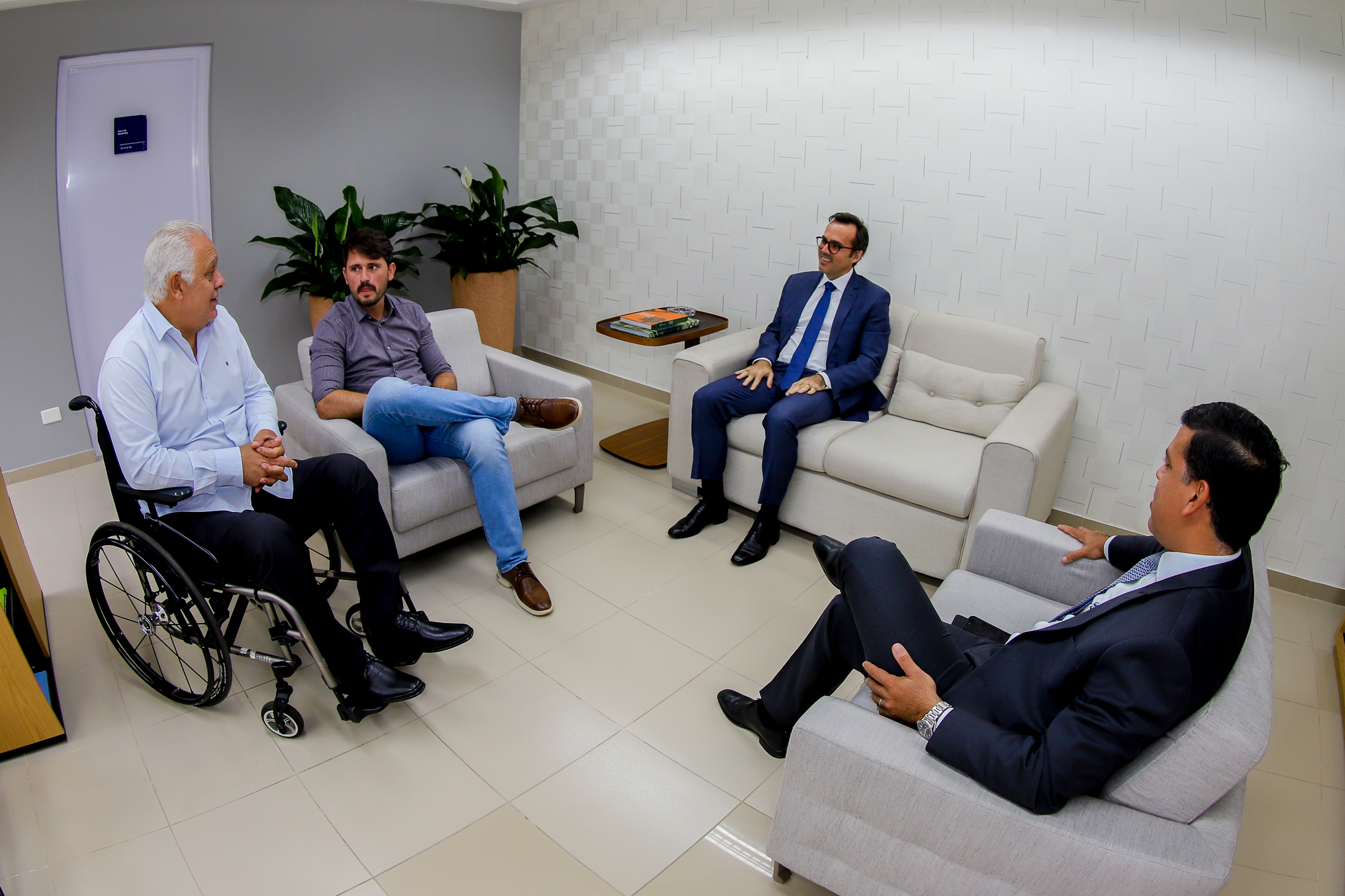 Presidente da Assomasul Thalles Tomazelli cumpre agenda na entidade com várias autoridades políticas.