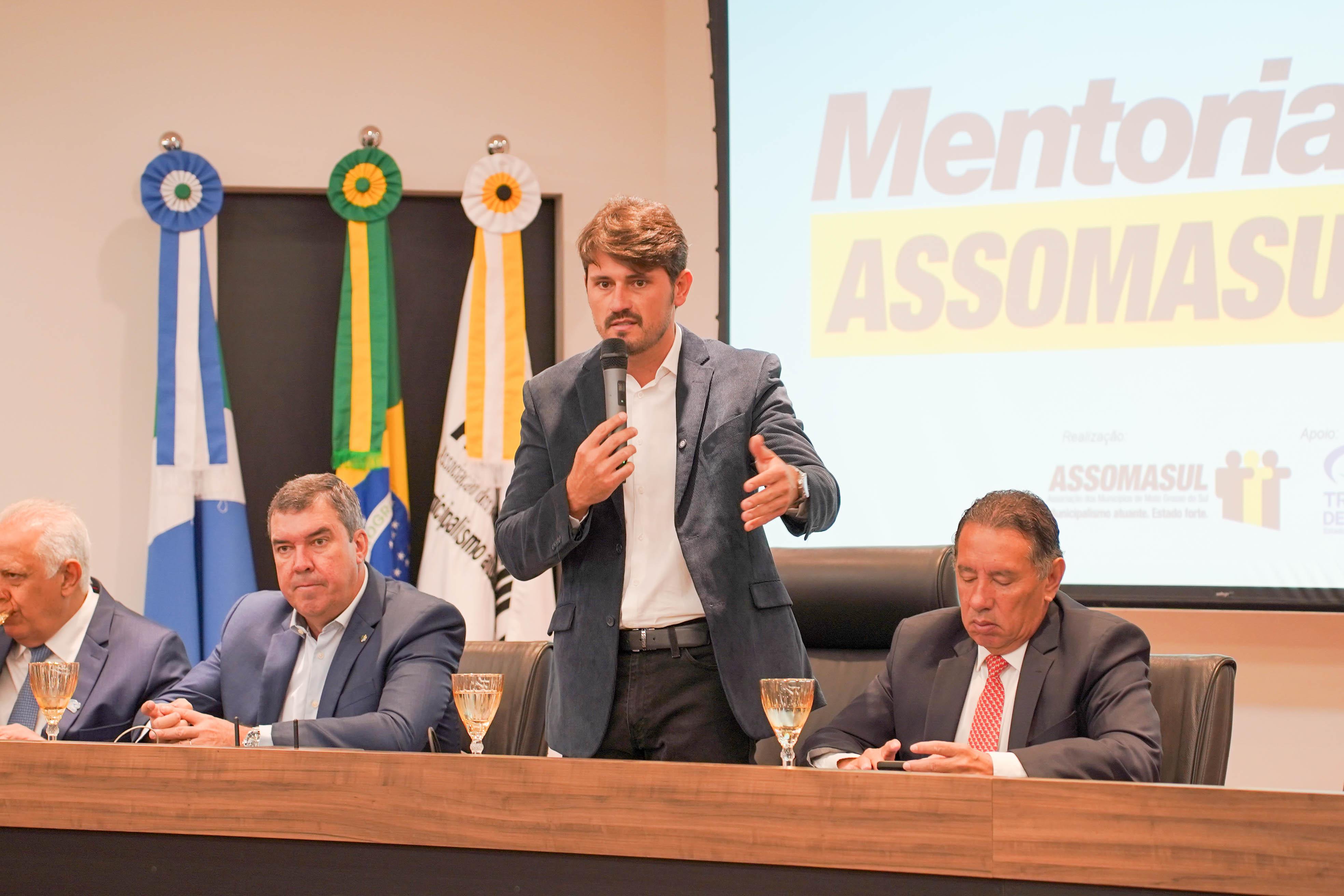 Thalles Tomazelli destaca a capacitação como ferramenta essencial para fortalecer o municipalismo