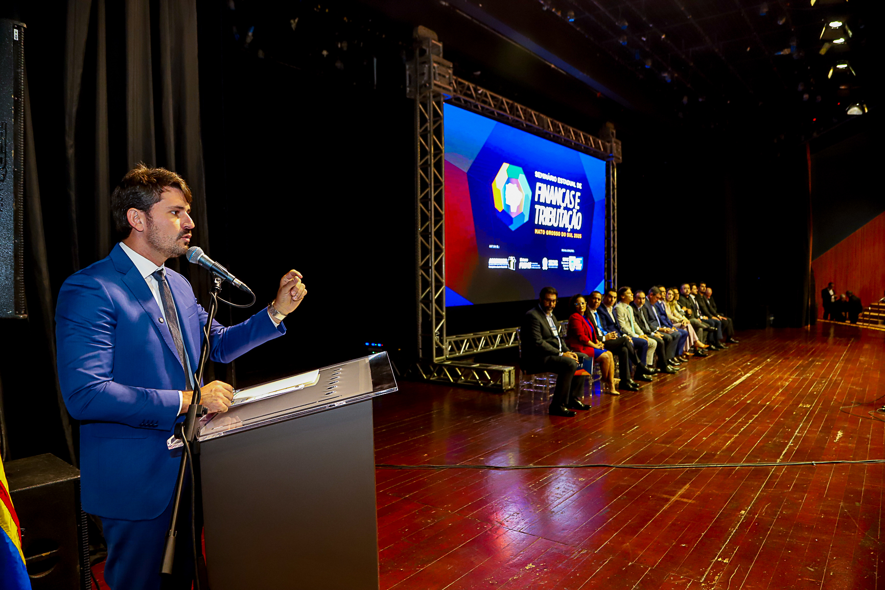 Presidente da Assomasul Thalles Tomazelli de Itaquiraí participa da Cerimônia de abertura do Seminário Estadual de Finanças e Tributação.