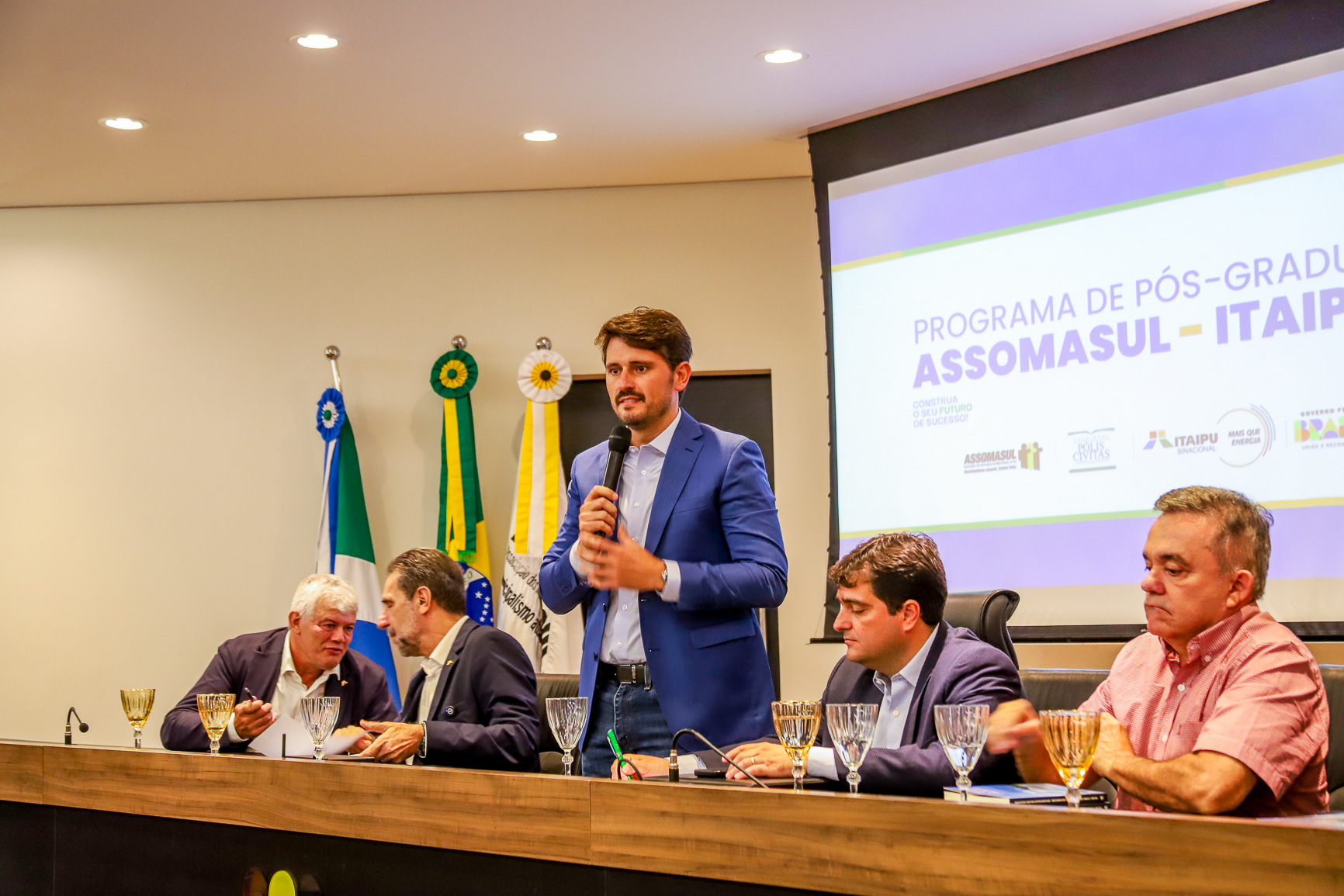 Assomasul e Governo do Estado anunciam programa de pós-graduação gratuita para servidores municipais